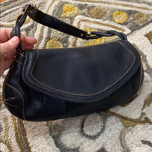 💕 Cole haan black leather medium handbag 💕 - Picture 2 of 11